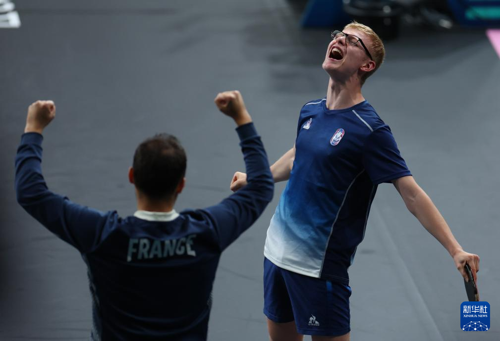 赛场上保持 赛场上保持